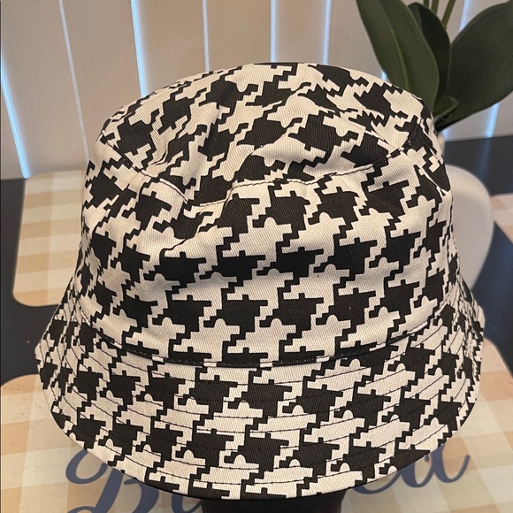 Black and White Bucket Hat - Picture 3 of 5